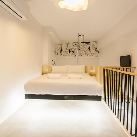 شقة Guernica Luxury Duplex - Location, Light, And Art مدريد المظهر الخارجي الصورة