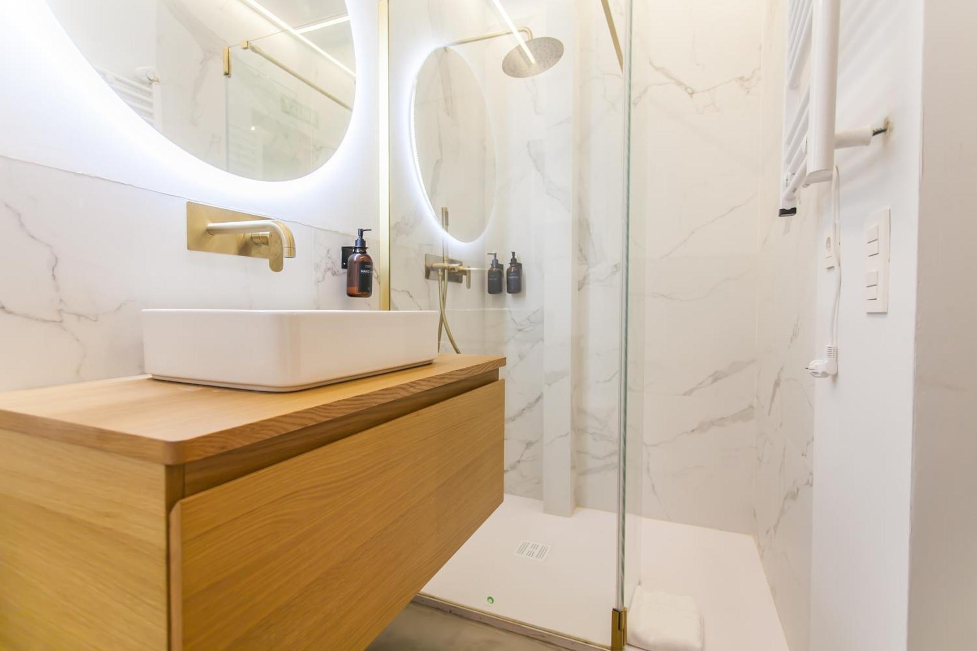 شقة Guernica Luxury Duplex - Location, Light, And Art مدريد المظهر الخارجي الصورة