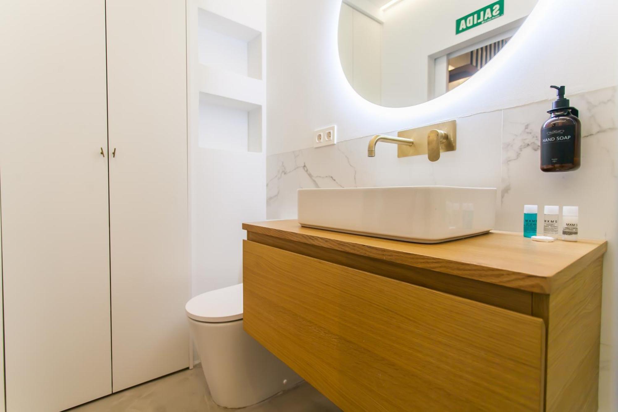 شقة Guernica Luxury Duplex - Location, Light, And Art مدريد المظهر الخارجي الصورة
